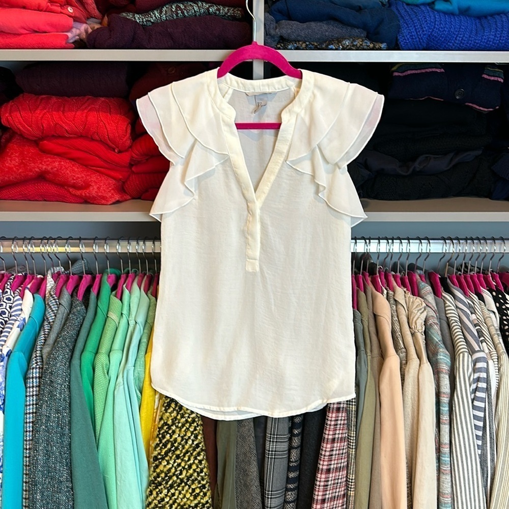 H&M cream ruffle sleeveless v neck top size 2